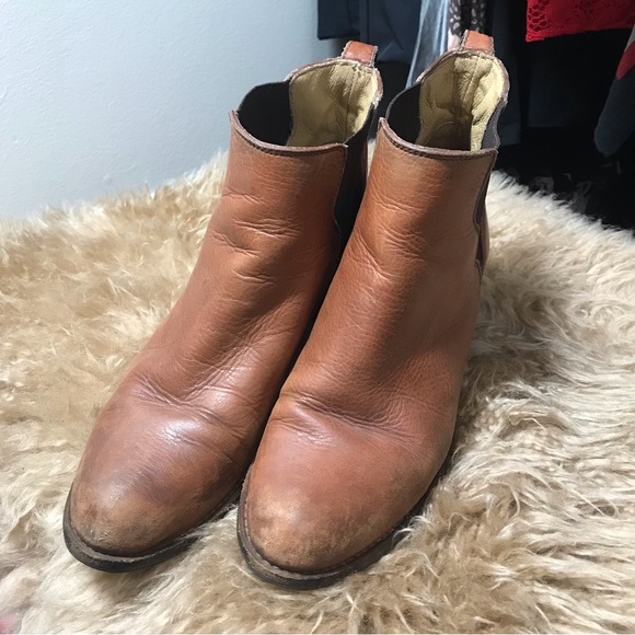*SOLD* Cinnamon Frye booties - Picture 3 of 4